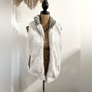 Thread & Supply fuzzy sherpa style vest zip up